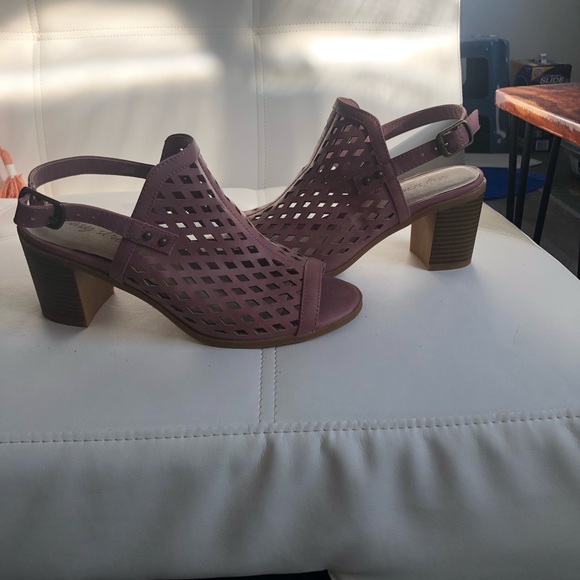 Block Heel Sandals - Picture 2 of 7